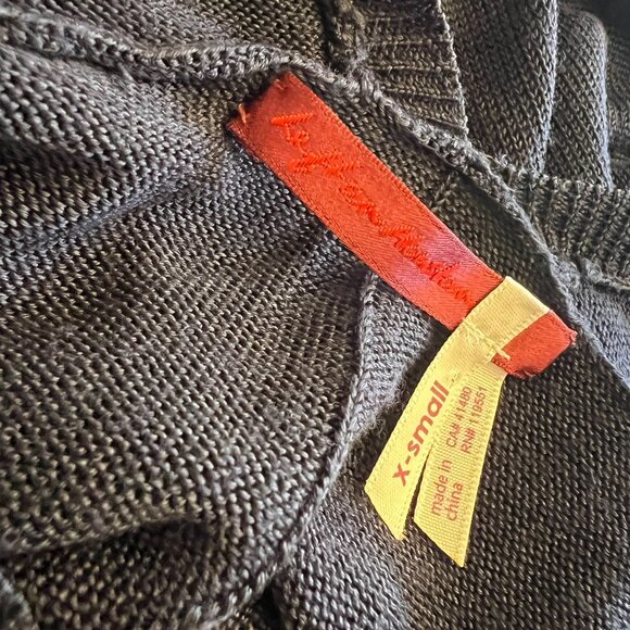 Left on Houston rayon&tencel blend deep V neck&back w/ front pockets Sweater - Picture 4 of 7